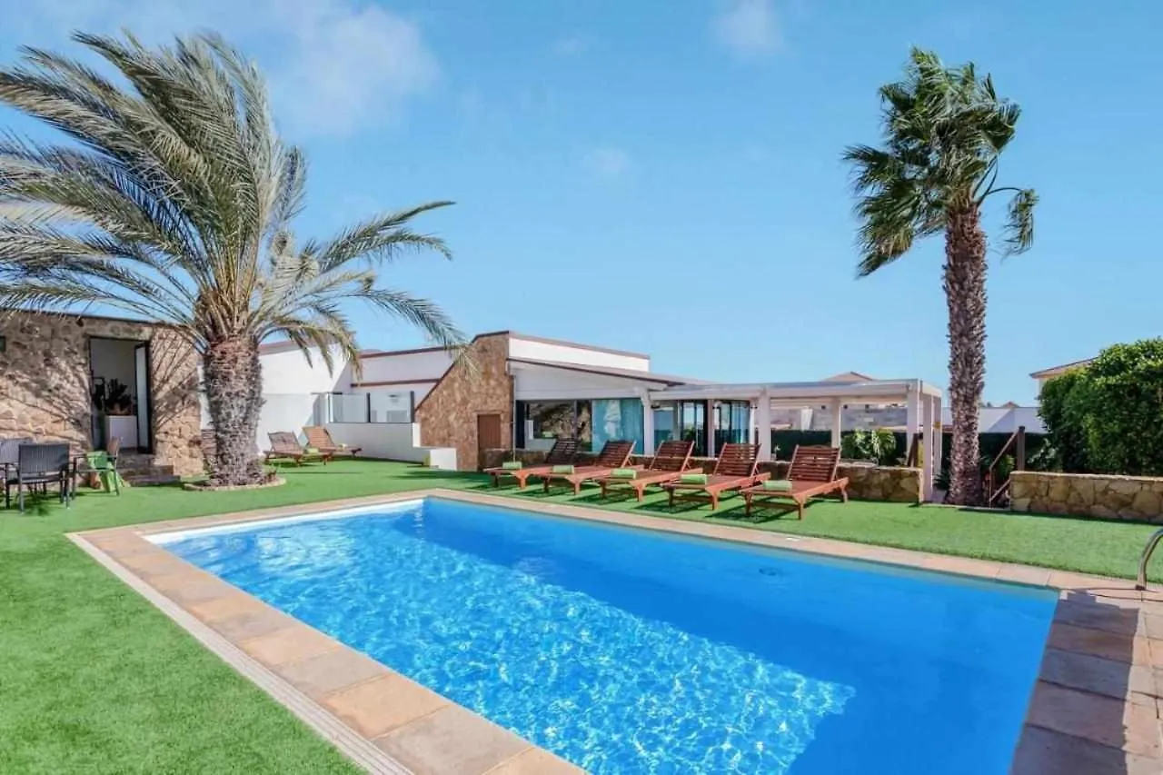 Villa Cobas Con Piscina Y Privada Triquivijate